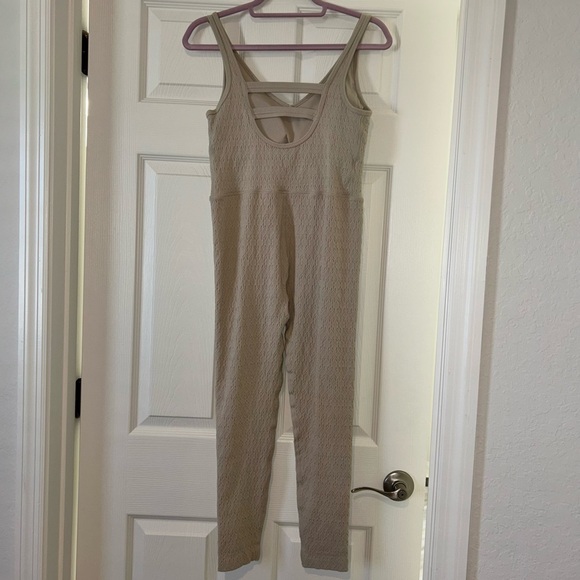 JOYLAB textured seamless Jumpsuit - Picture 3 of 5